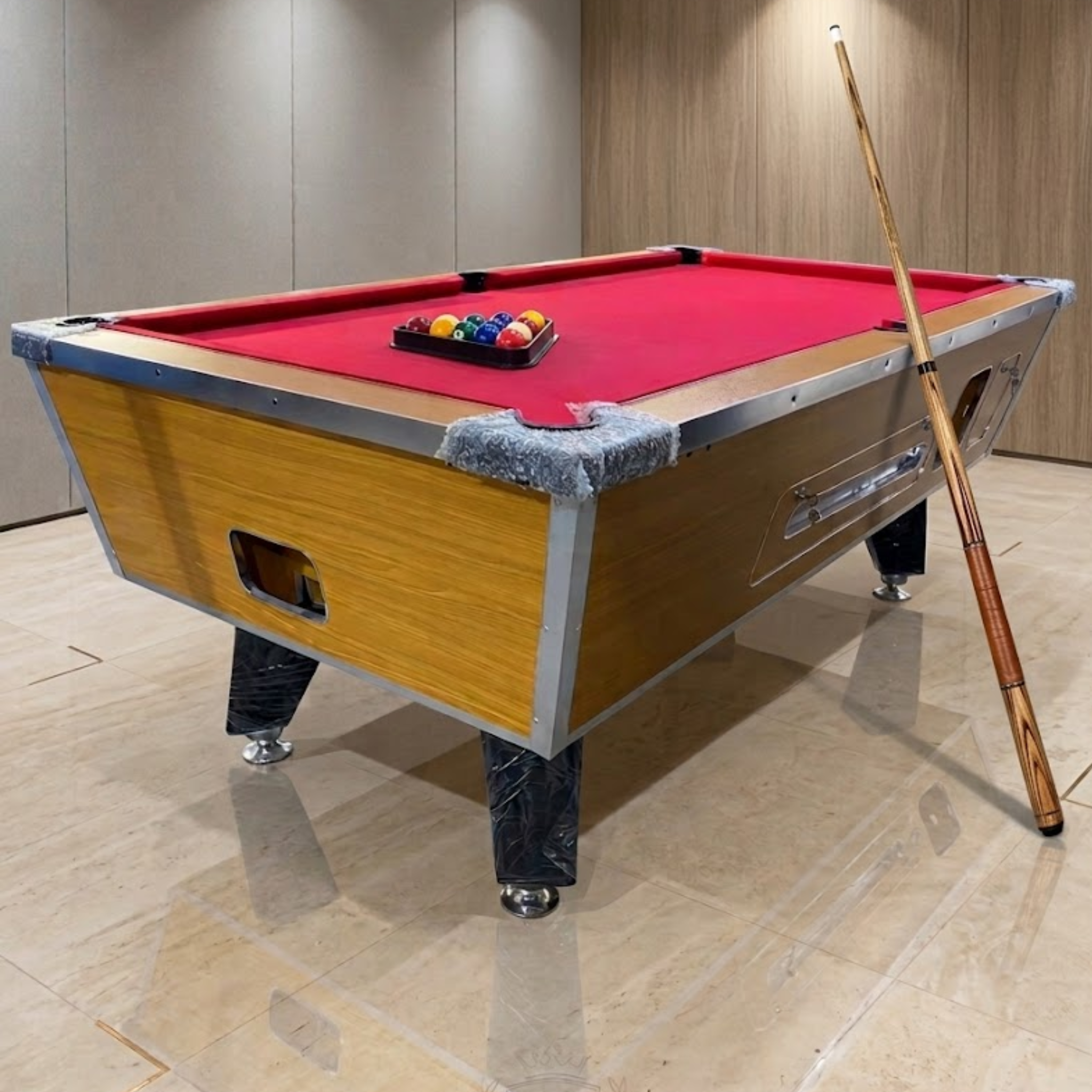 Classic Oak & Red Tournament Table Classic Oak & Red Tournament Table