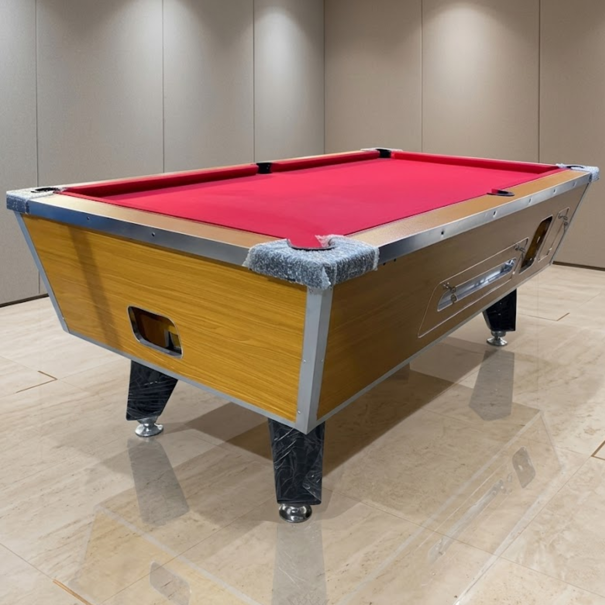Classic Oak & Red Tournament Table Classic Oak & Red Tournament Table